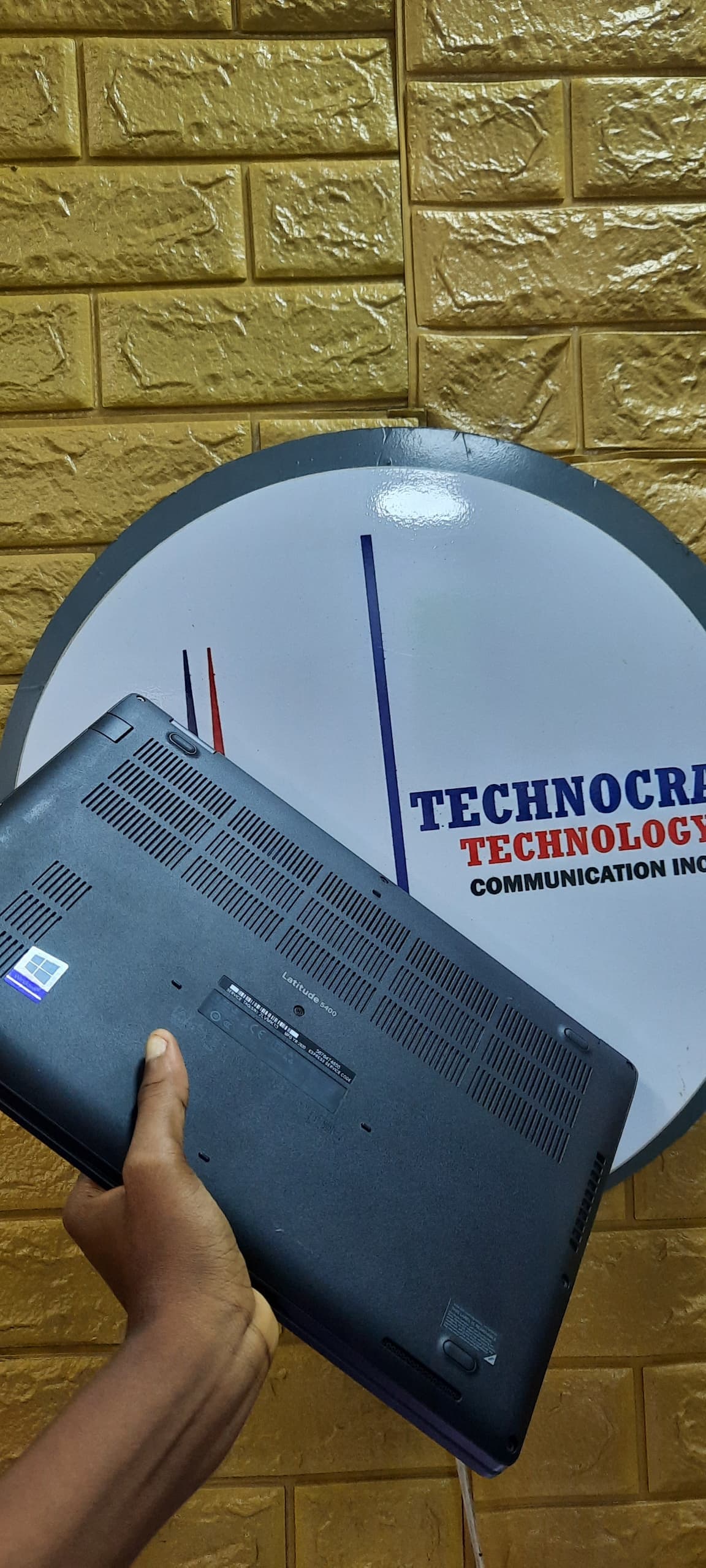 Dell Latitude 5400 thumbnail 3