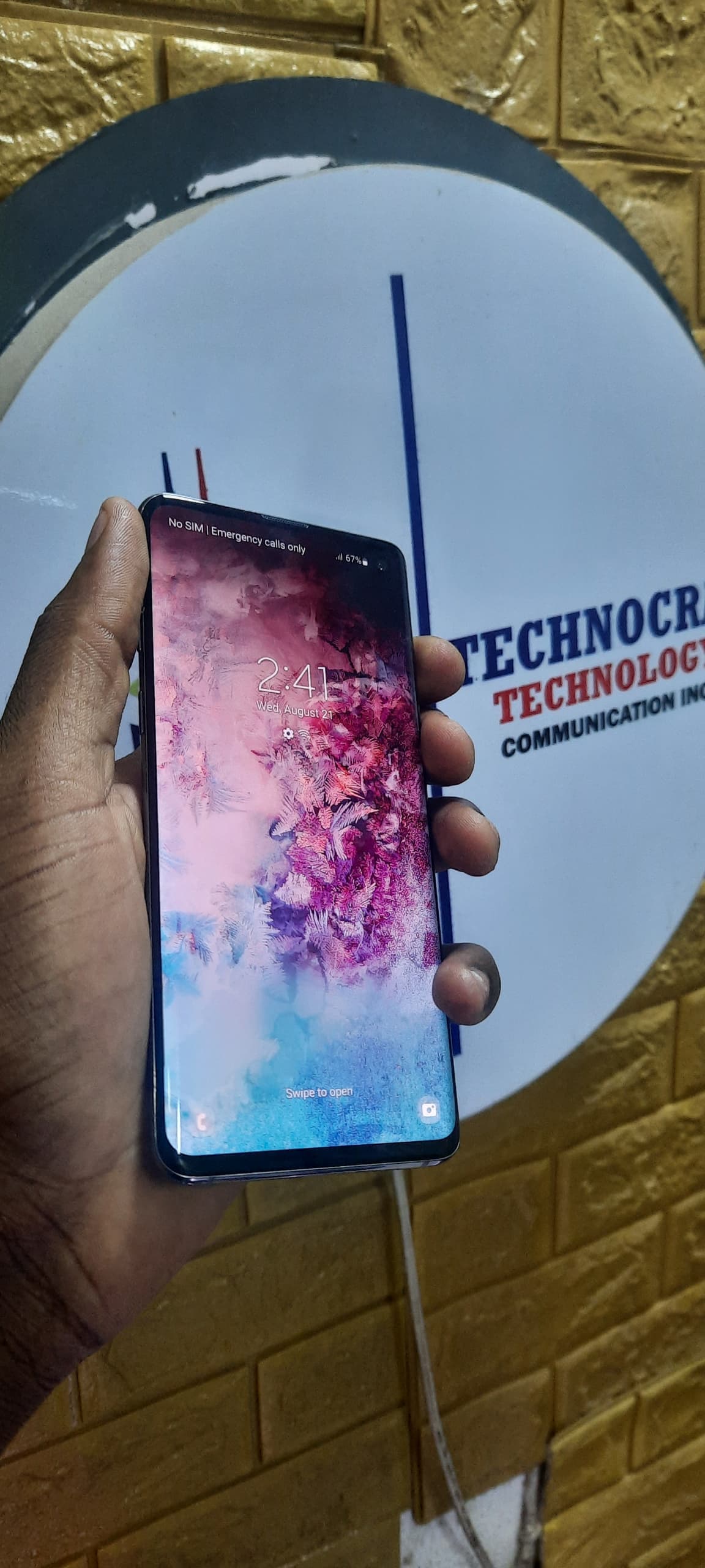 Samsung Galaxy S10 thumbnail 2