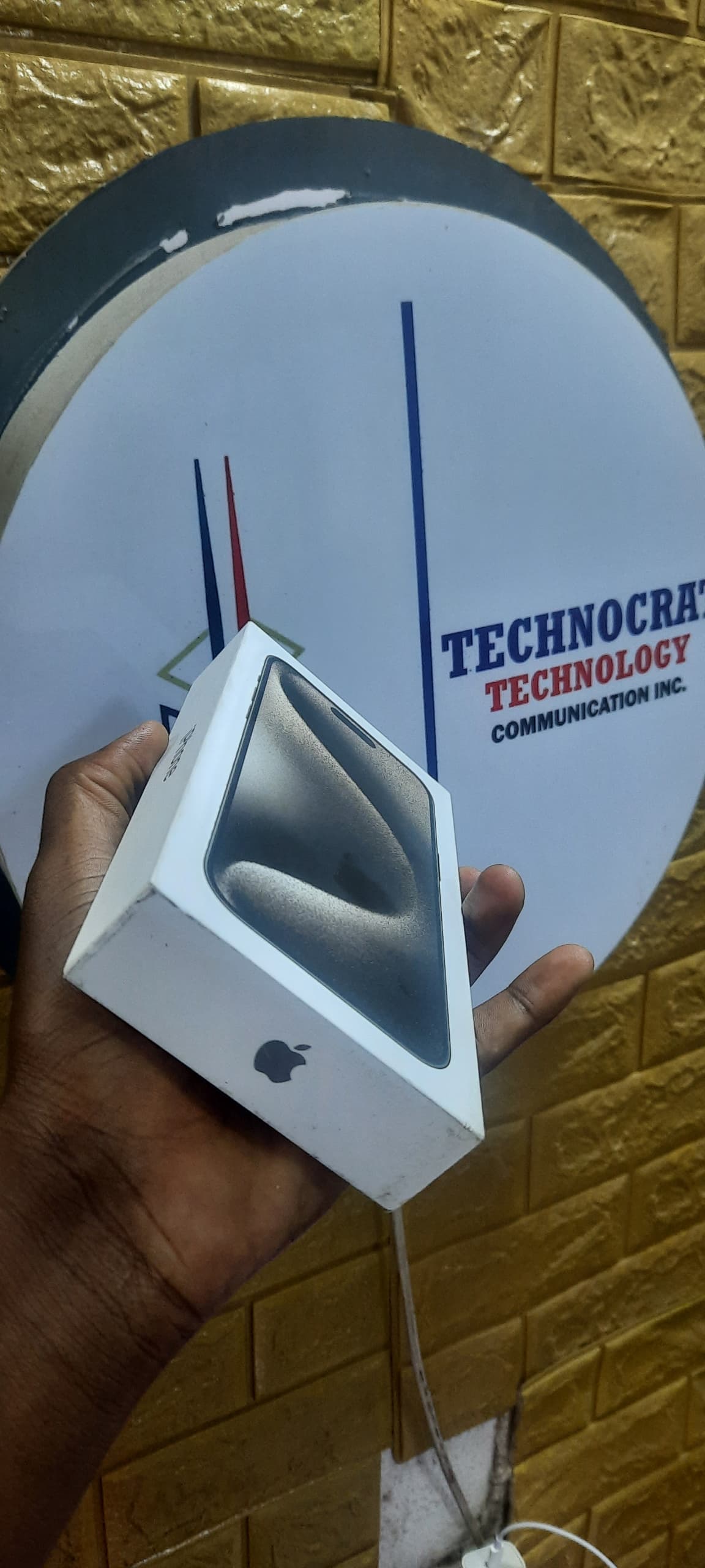 IPHONE 15 PRO MAX thumbnail 2