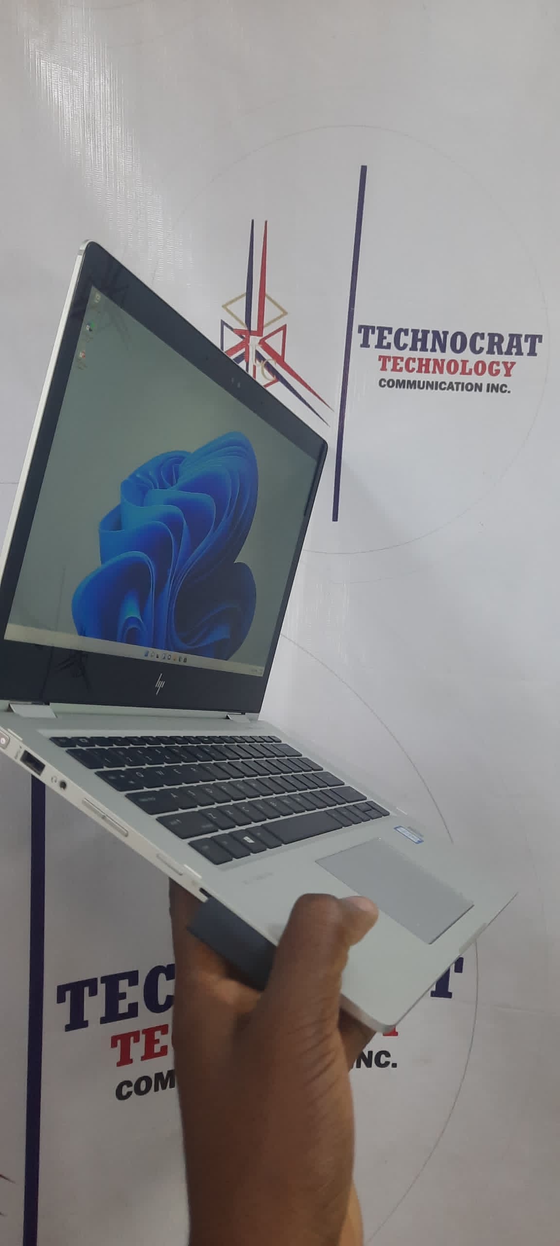 HP Elitebook x360 1030 G2 thumbnail 2