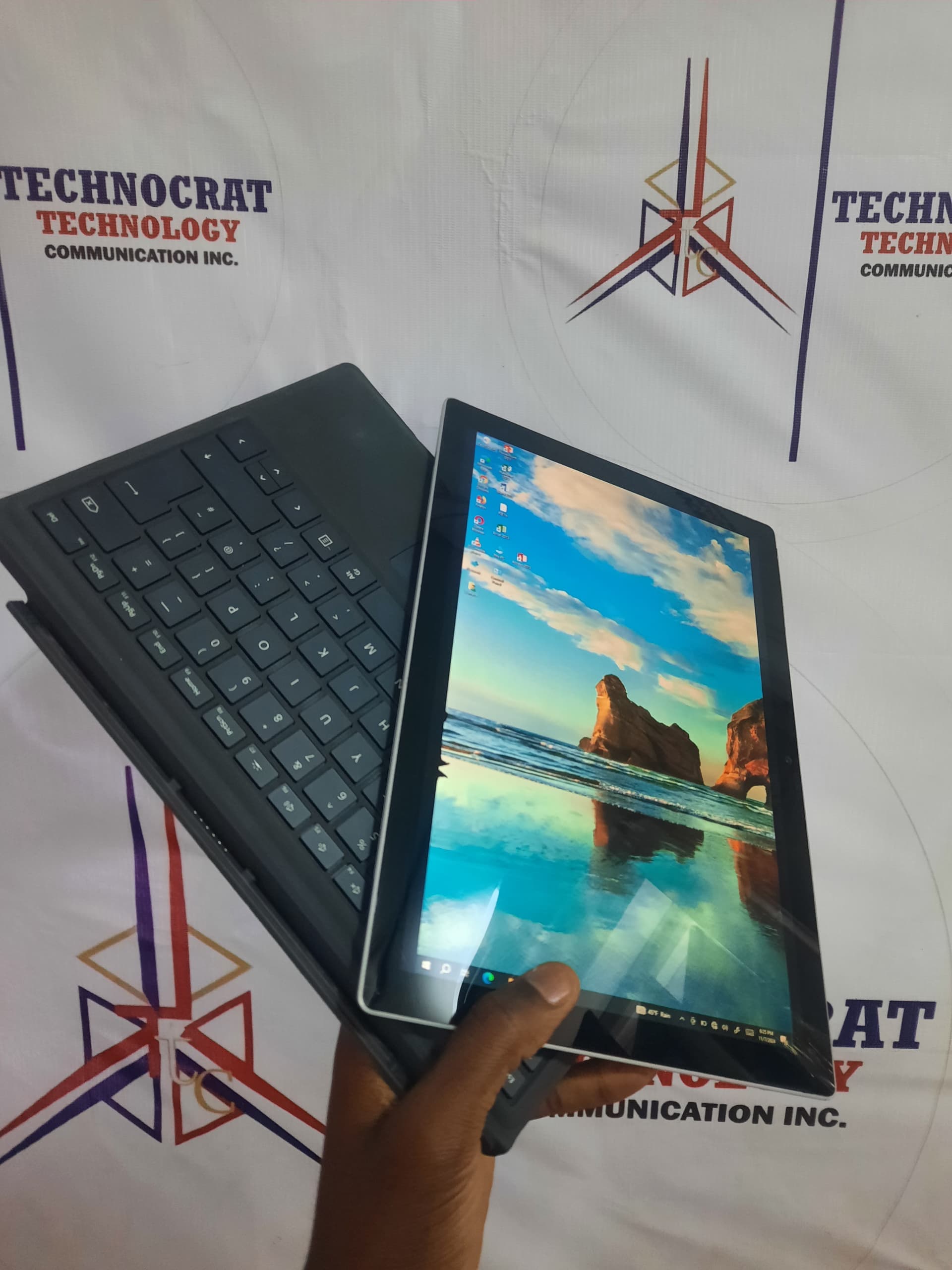 Microsoft Surface Pro 5 thumbnail 5