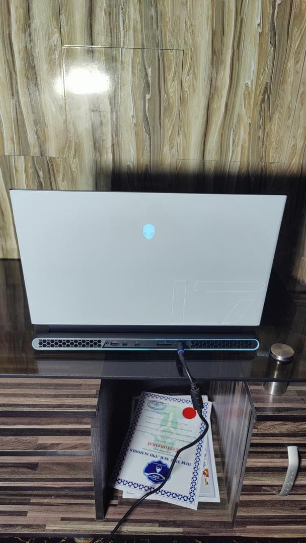 ALIENWARE M17 R4 Gaming Laptop thumbnail 3