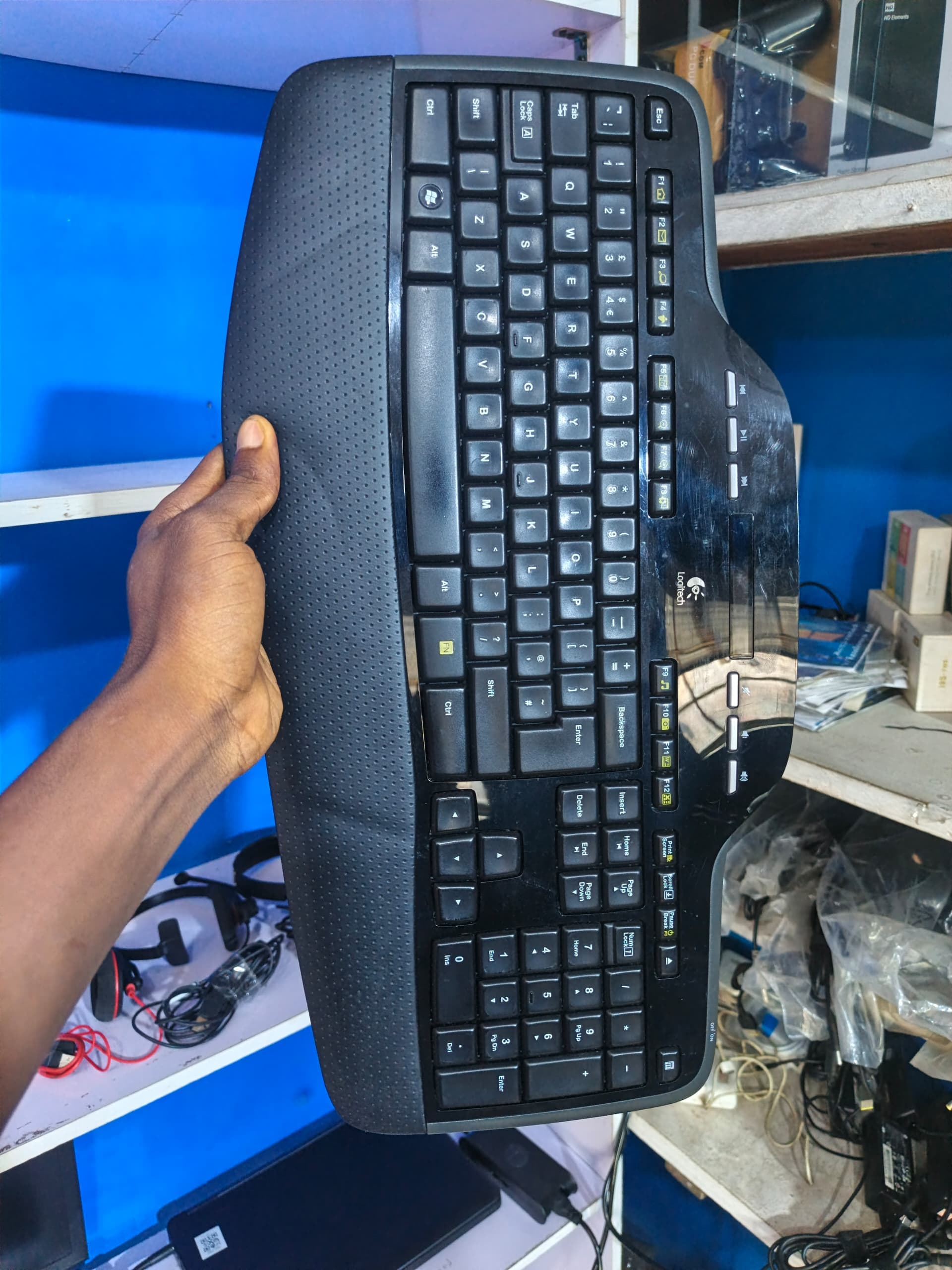 MK700 Logitech wireless keyboard thumbnail 2